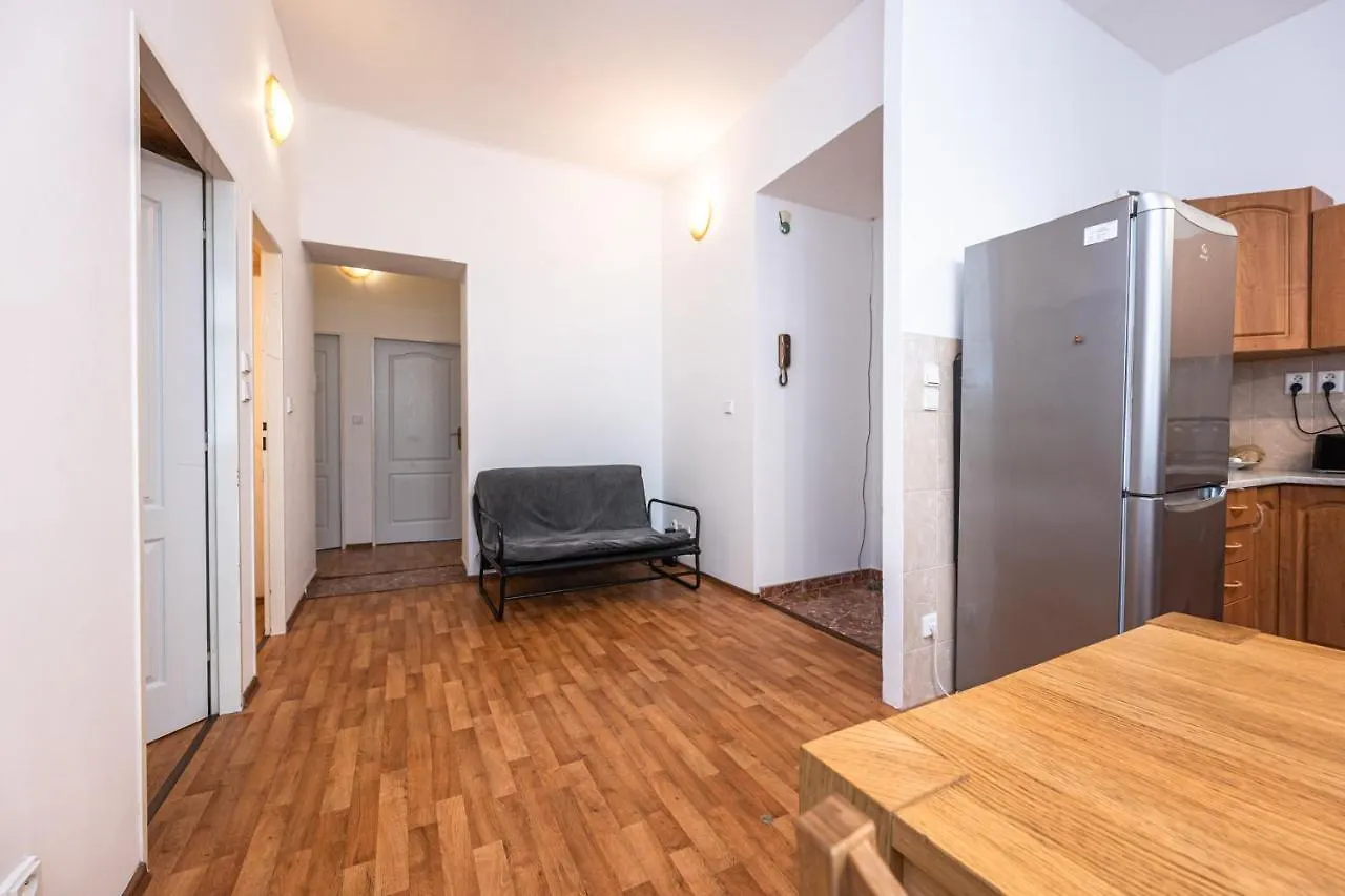 Apartment Lublanska 48 Prague 0*,